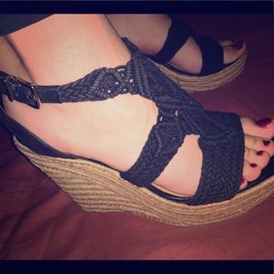 Black wedges
